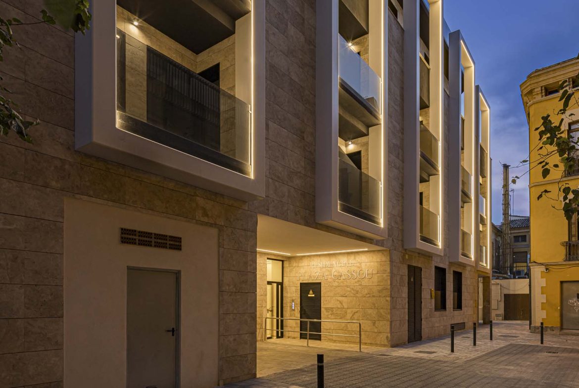 Plaza Cassou Nocturna Exterior