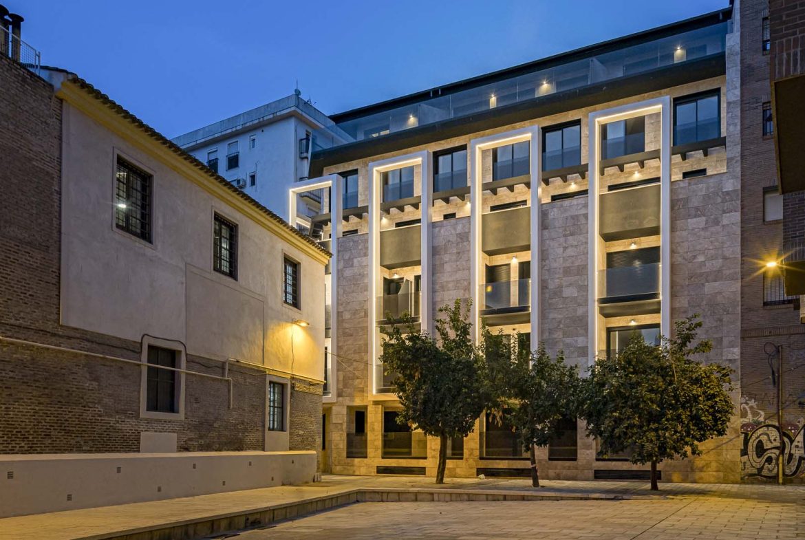 Plaza Cassou Nocturna Exterior 2